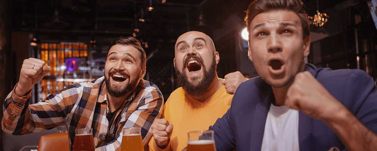 足球让球盘怎么看?足球最早在欧洲是玩「主客和」,玩法为猜测比赛结果是主队赢、客队赢,还是和局,后来亚洲博彩公司发展了「亚盘」,将一球划分为0.25球为一单位,开出的盘口就是「让球盘」。足球让分盘是体育博彩中非常热门的玩法,而其中以0/0.5、0.5/1、1/1.5…等这种「2个数字为一组」的盘口形式尤为常见。以下文章将让您快速学会这些看似难懂的数字,带您更深入体育盘口知识,助您在投注时游刃有余!